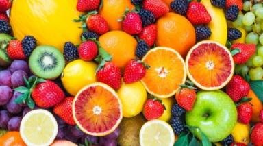 12 نوعًا من الفواكه قليلة السكر تستحق مكانًا في نظامك الغذائي