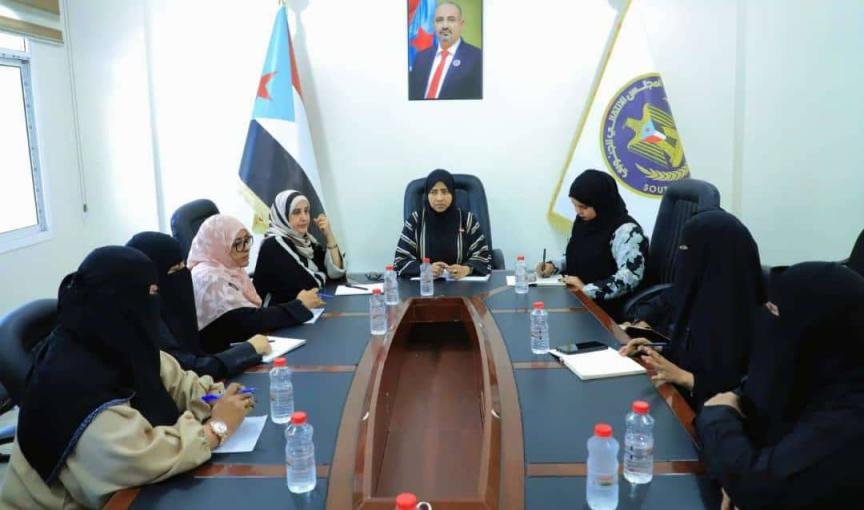 هيئة المرأة في الأمانة العامة تعقد لقاءً تشاورياً لإدارة المرأة والطفل واقسامها بانتقالي العاصمة ومديراتها