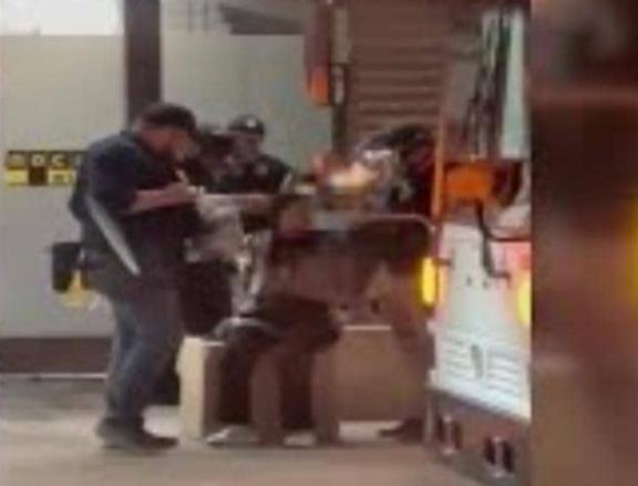 بسبب نزع حجاب بعض المسلمات.. دعوى قضائية ضد شرطة أريزونا الأمريكية