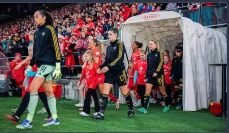 لاعبات يونايتد يفقدن أحذيتهن قبل المباراة والإدارة تبدأ التحقيق