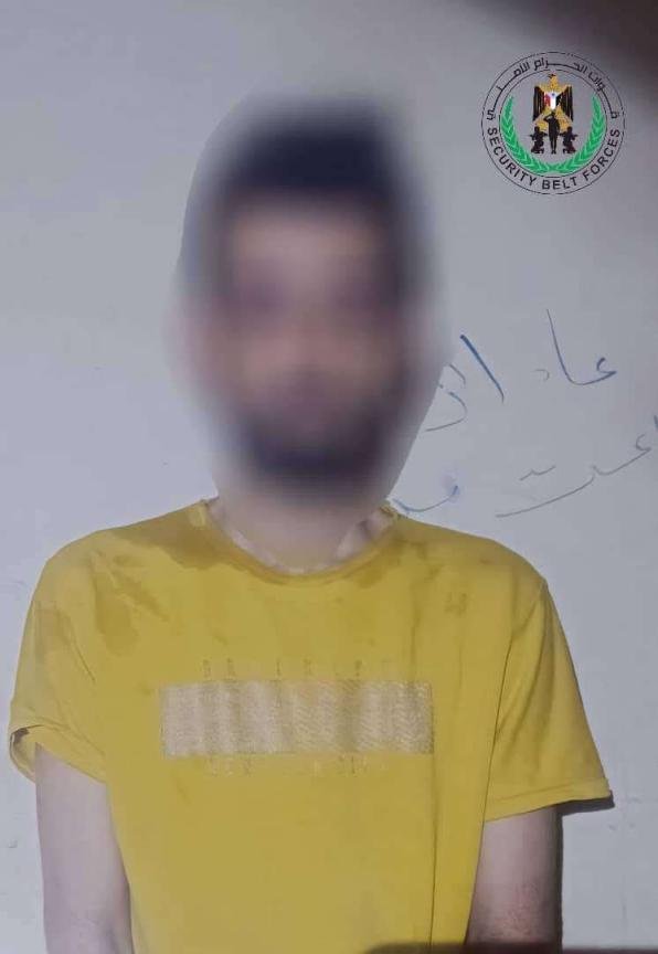 حزام العاصمة عدن يضبط امرأتين وشاب بحوزتهم مخدرات وأدوات ترويج بالمنصورة