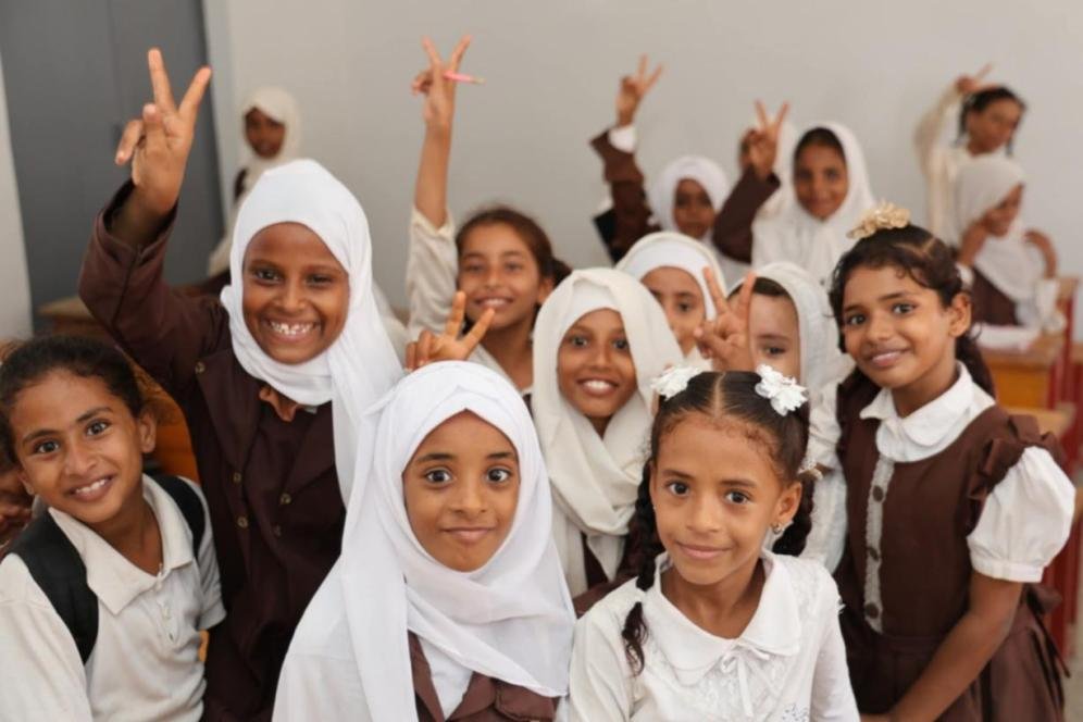 برعاية المحرّمي وتمويل إماراتي.. مجمع الزهراء التربوي بأحور يكتسي حلة جديدة بعد تأهيل شامل