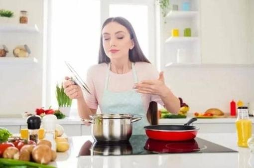 رائحة طعام مطبخك.. كيف تحجبيها عن المنزل؟!