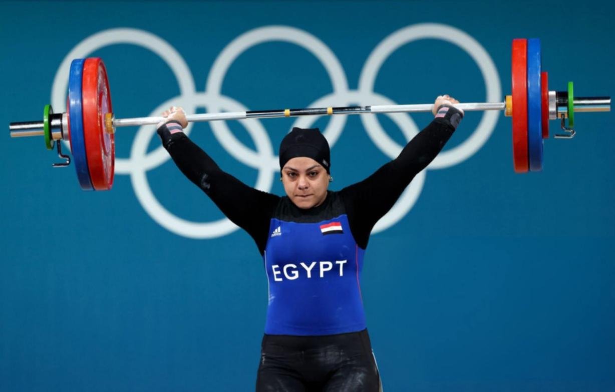 المصرية سارة سمير تفوز بـ3 فضيات في بطولة العالم لرفع الأثقال للكبار "سيدات" بالنرويج