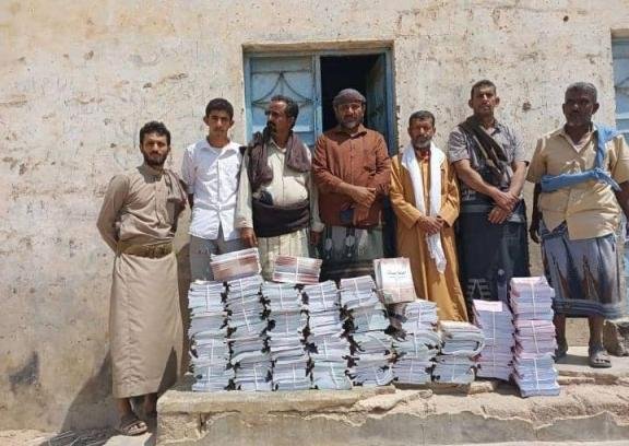 شبوة.. انتقالي الصعيد يقدم كمية من الكتب المدرسية لمكتب التربية والتعليم بالمديرية