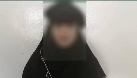 أمن العاصمة عدن يُلقي القبض على امرأة متهمة بسرقة مجوهرات الطالبات بالمدارس الأهلية