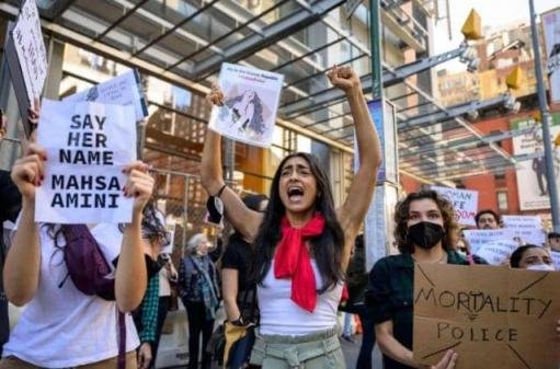 مراعاة لاحتقان الشارع.. السلطات الإيرانية تلغي حكماً بالإعدام بحق ناشطة معارضة