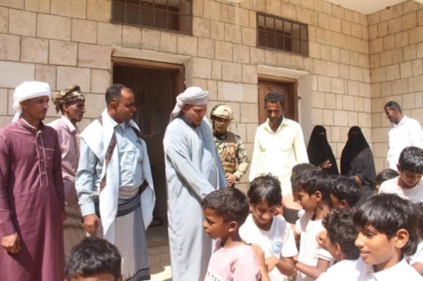 محافظ سقطرى يطّلع على احتياجات مدرسة معنوفة بحديبو  سقطرى