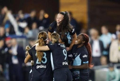 "جوثام إف سي" يتوج بلقب دوري كرة القدم الأميركي للسيدات