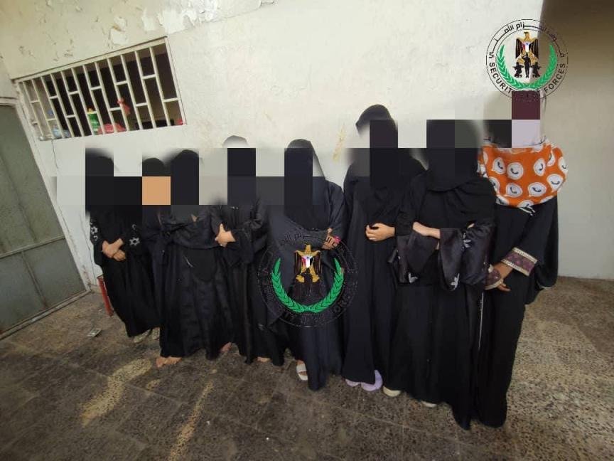 لحج..  الحزام الأمني يطيح بشبكة منظمة تمارس أعمال غير أخلاقية في الرباط والدواجن