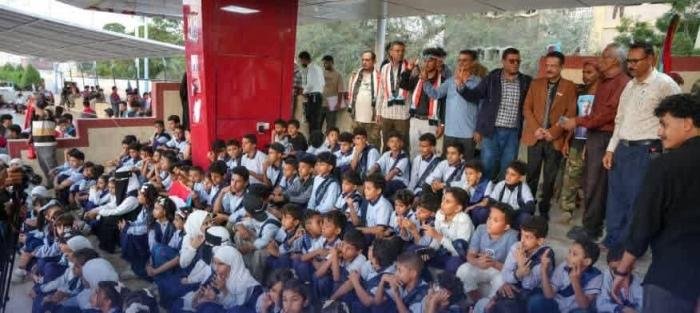 أمسية فنية طلابية تُحيي الحراك الجماهيري في ساحة الاعتصام بالعاصمة عدن