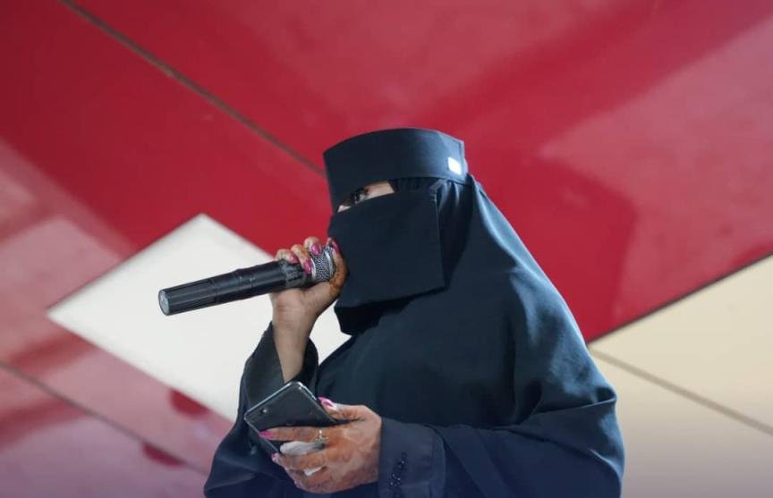 ساحة العروض تحتضن أمسية فنية وثقافية بحضور جماهيري واسع