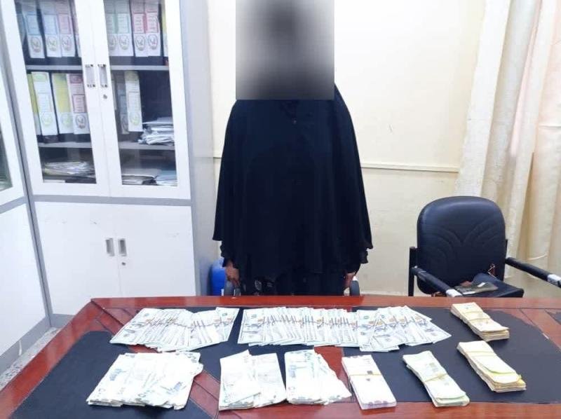 العاصمة عدن..  الشرطة تضبط عاملة منزلية متورطة بسرقة مبالغ مالية كبيرة في كريتر