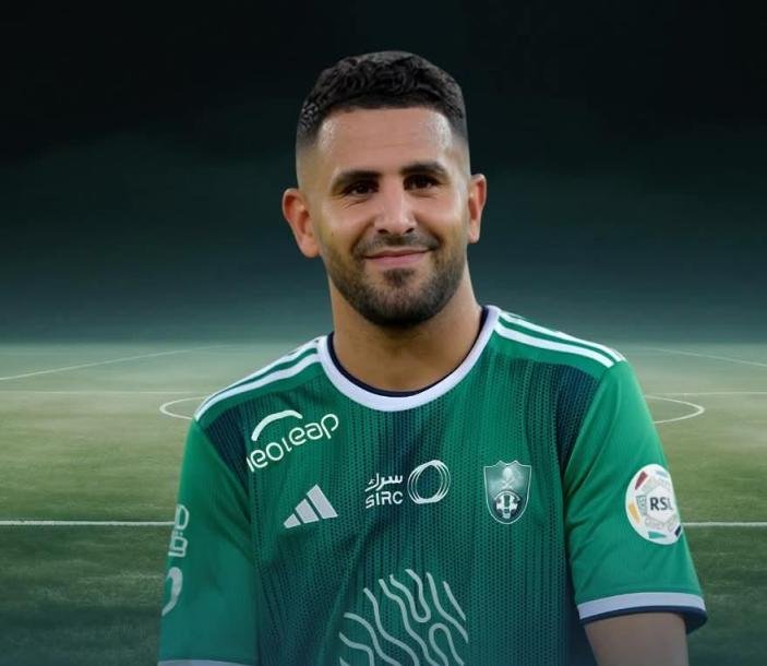 بسبب وردة.. "الخالة مريم" تقاضي اللاعب رياض محرز