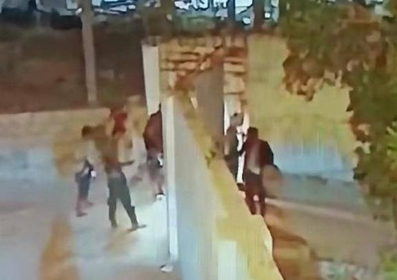 العاصمة عدن.. ضبط متهم باقتحام منزل مواطنة في مدينة الشعب