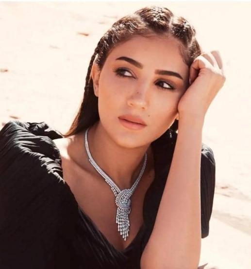 الفنانة مي عمر في «عشماوي»