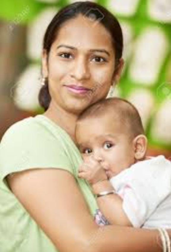 لإنجابها البنت الثالثة.. رجل يطرد زوجته والطفلة من المنزل