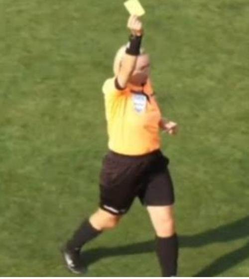 أغرب بطاقة صفراء في دوريات كرة القدم