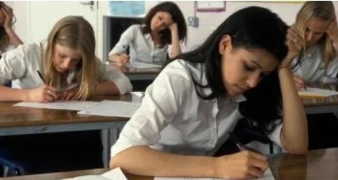 بريطانيا.. إرشادات للمعلمين بعدم طرح أسئلة تسبب قلق للتلاميذ