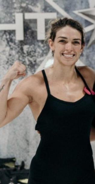 البرازيلية ديرن.. تفوز بلقب بطلة العالم للفنون القتالية المختلطة