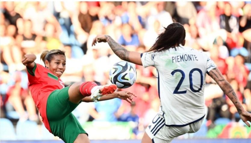 "غزلان الشباك" مغربية تدخل تاريخ اللاعبين المحترفين عالمياً لكرة القدم