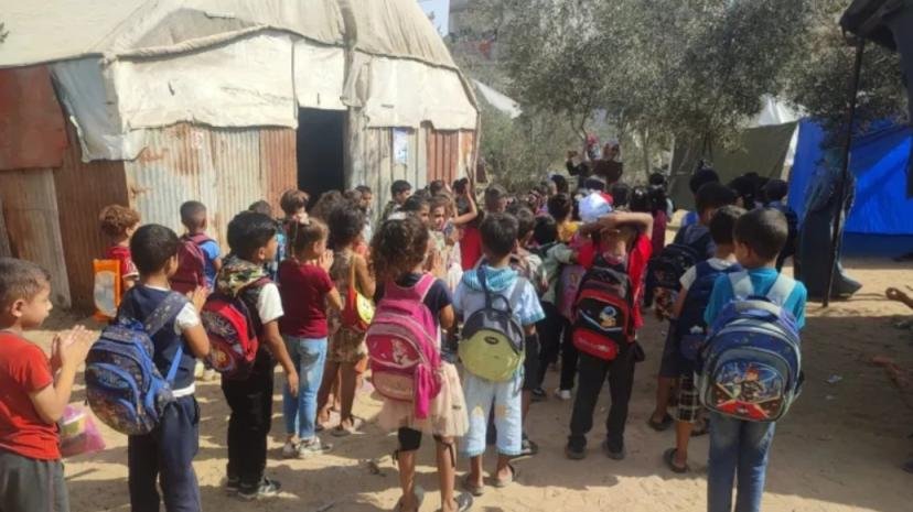 الأونروا: 300 ألف طفل بغزة سجلوا في برامجنا للتعلم عبر الإنترنت