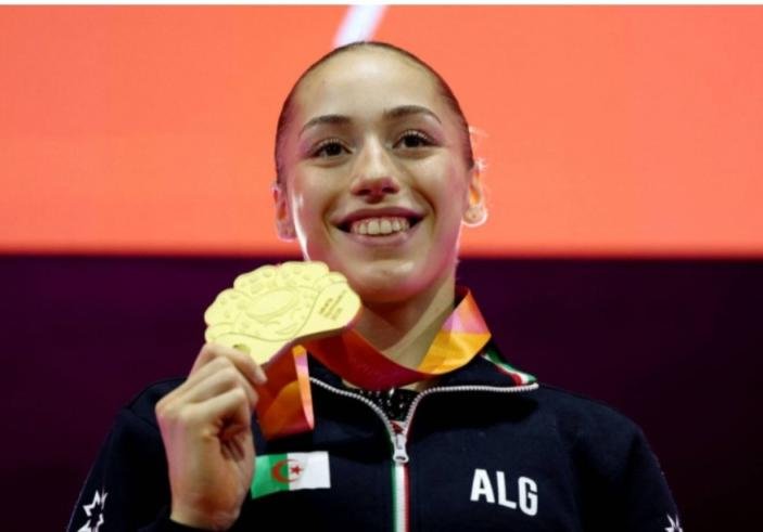 أول لاعبة جمباز إفريقية في التاريخ تُتوّج بطلة للعالم.. الجزائرية "كايليا نيمور" تزين بالذهب