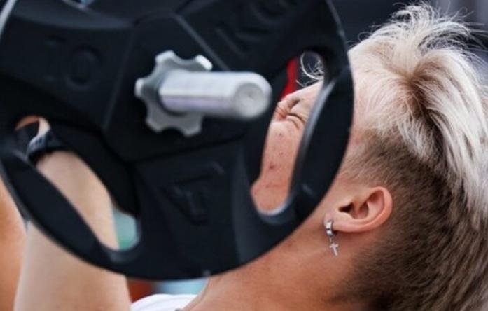 بطولة أوروبا لرفع الأثقال "سيدات".. لاعبة أوكرانية ترفض التصوير مع منافستها الروسية وتغادر منصة التتويج