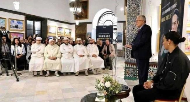 خليف تكرم داخل المسجد الكبير في باريس