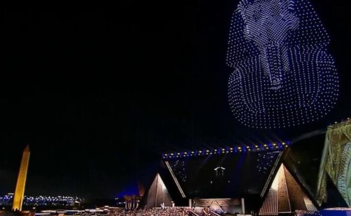 مصر.. شقيقتان تبهران الضيوف في افتتاحية المتحف المصري الكبير