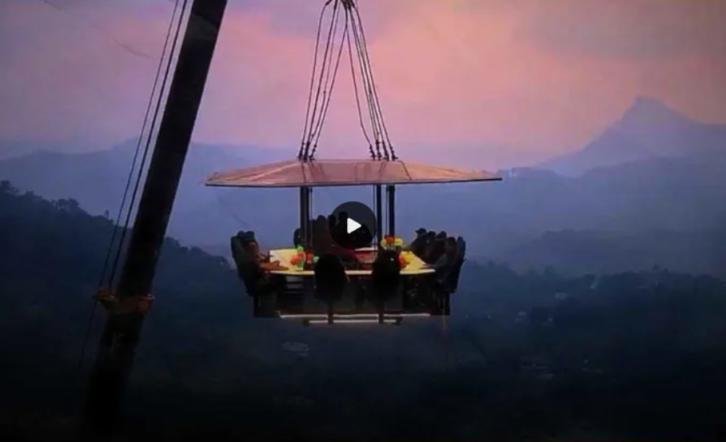 كاد أن يكون العشاءالاخير..عائلة نجت من الموت بإعجوبة