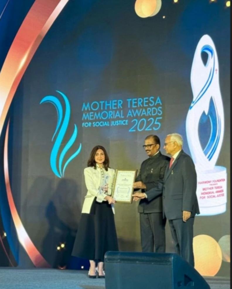 هبة السويدي.. تنال جائزة الأم تريزا للسلام والعدالة الاجتماعية