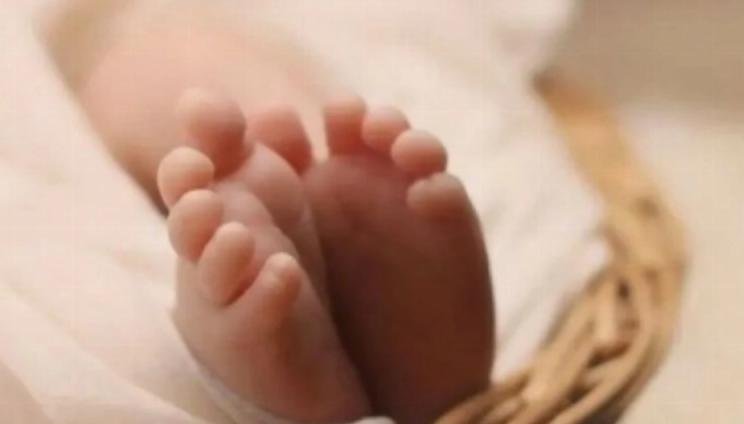 تركيا..أم تلقي طفلتها من نافذة مبنى لسبعة طوابق