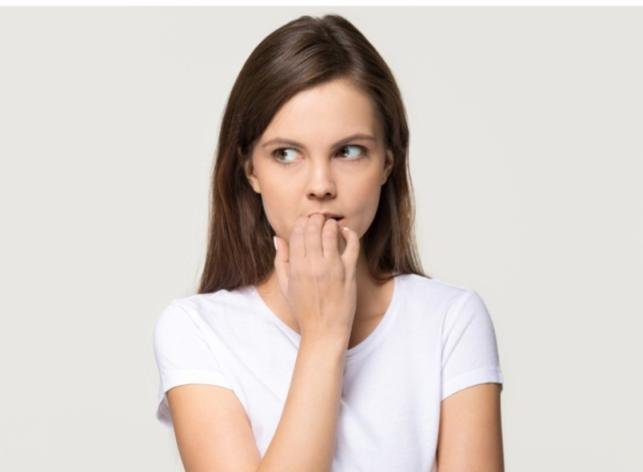 الشيب المبكر وطرق إبطائه.. تعرفي إلى أسبابه