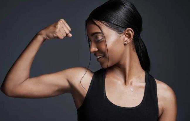 بروتين باودر للنساء: اكتشفي أهم الأنواع والفوائد!