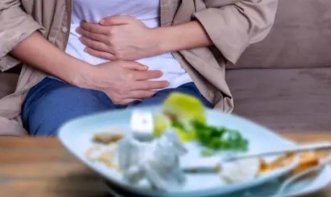 كيف تواجه حرقة المعدة وارتجاع المريء أثناء الصيام