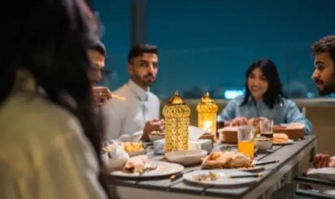 بين الإفطار والسحور.. "الغبقة الرمضانية" وجبة عصرية خليجية حديثة