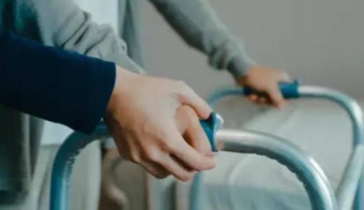 "باركنسون"..  فارق الأعراض بين الرجال والنساء..!