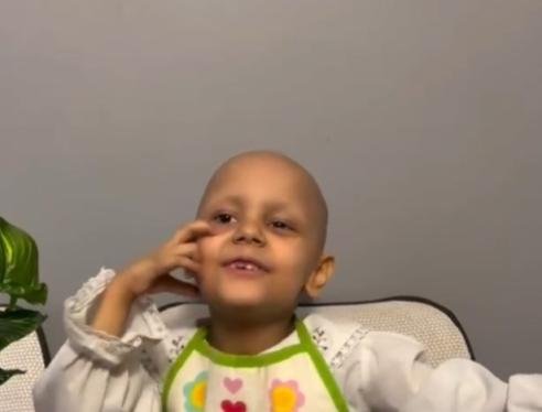 تركيا.. احتفال مؤثر بشفاء طفلة من السرطان