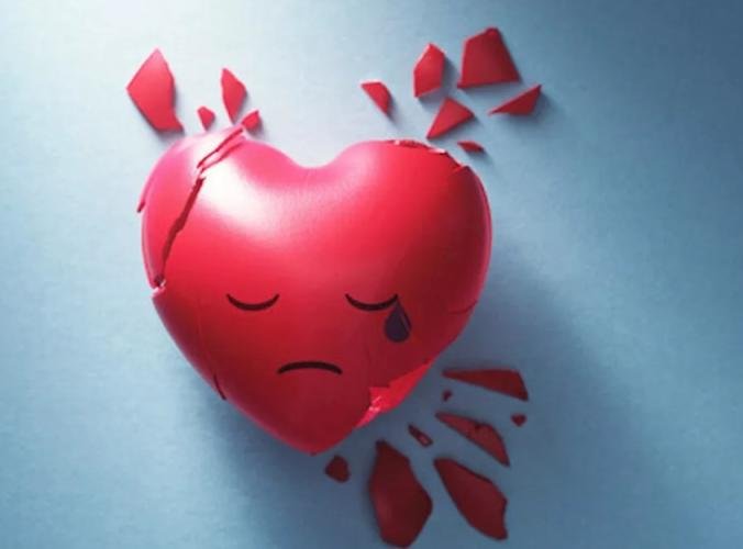 طبيب يحذر من مضاعفات حزن القلب