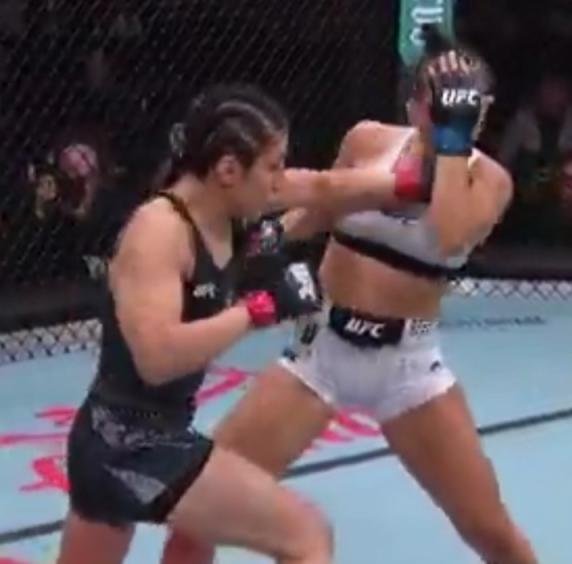 هي الأعنف في تاريخ (UFC).. ضربة قاضية كادت تنهي حياة المقاتلة "باربر"