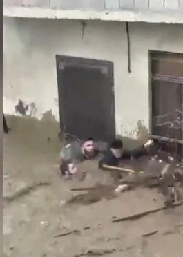 قمة تضحية الأبناء.. حكاية إنقاذ أب من موت محقق