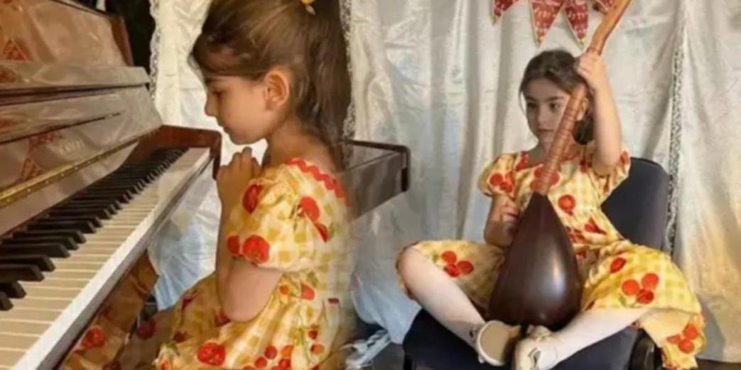 طفلة تركية كفيفة تعزف الموسيقى باحترافية