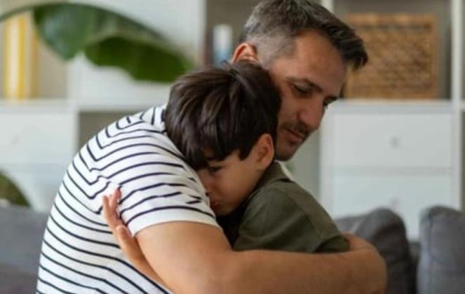 تجنبوها.. أخطاء قد تهز ثقة الأطفال بأنفسهم..!