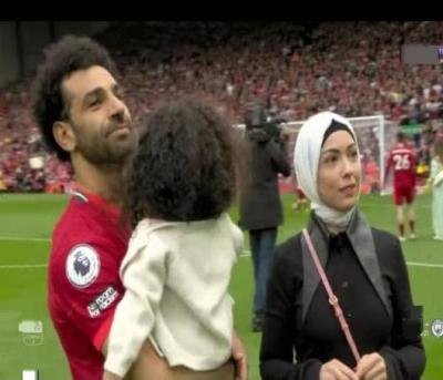 "سنوات مرت كالريح".. شقيقة النجم "محمد صلاح" توجه له رسالة مؤثرة