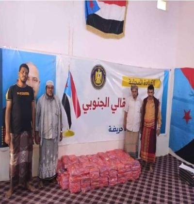 حضرموت..  انتقالي حريضة يدشّن توزيع الحقائب المدرسية على الطلاب