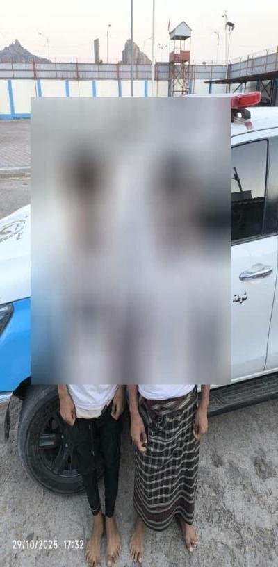 العاصمة عدن..  الأمن يلقي القبض على شابين بتهمة ابتزاز فتيات في البريقة