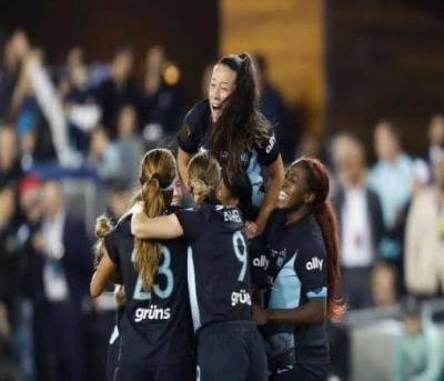 "جوثام إف سي" يتوج بلقب دوري كرة القدم الأميركي للسيدات
