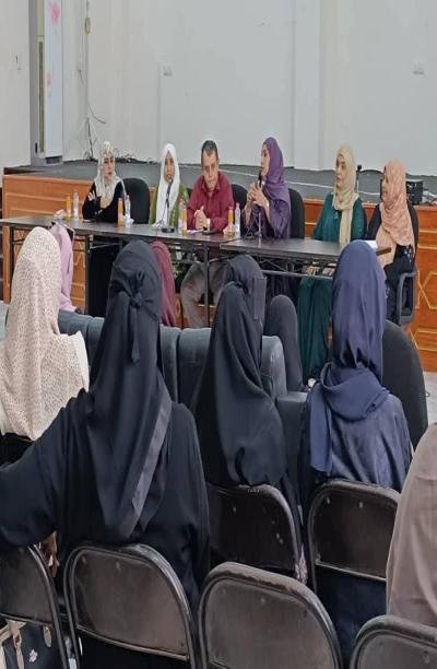 إدارة تنمية المرأة في صندوق النظافة بالعاصمة عدن تُقيم جلسة توعوية لموظفات الصندوق