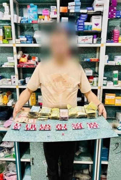 العاصمة عدن.. القبض على دكتور صيدلاني يبيع حبوب البريجبالين المجرمة قانونياً داخل صيدلية بالمنصورة
